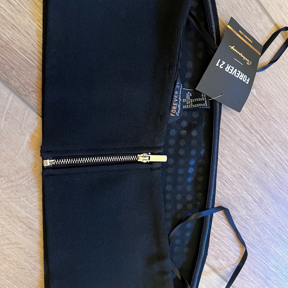 Forever 21 Black Cropped Top with Zipper